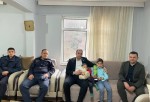 Ormanda Kaybolan Minik Hira’ya Şefkat Eli
